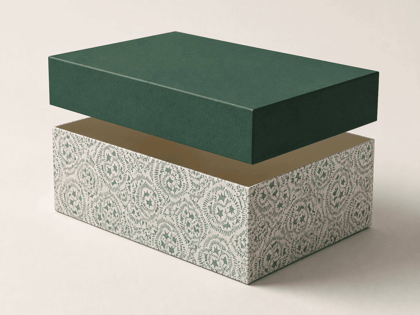 Two-piece rigid setup box with a separate lid and base