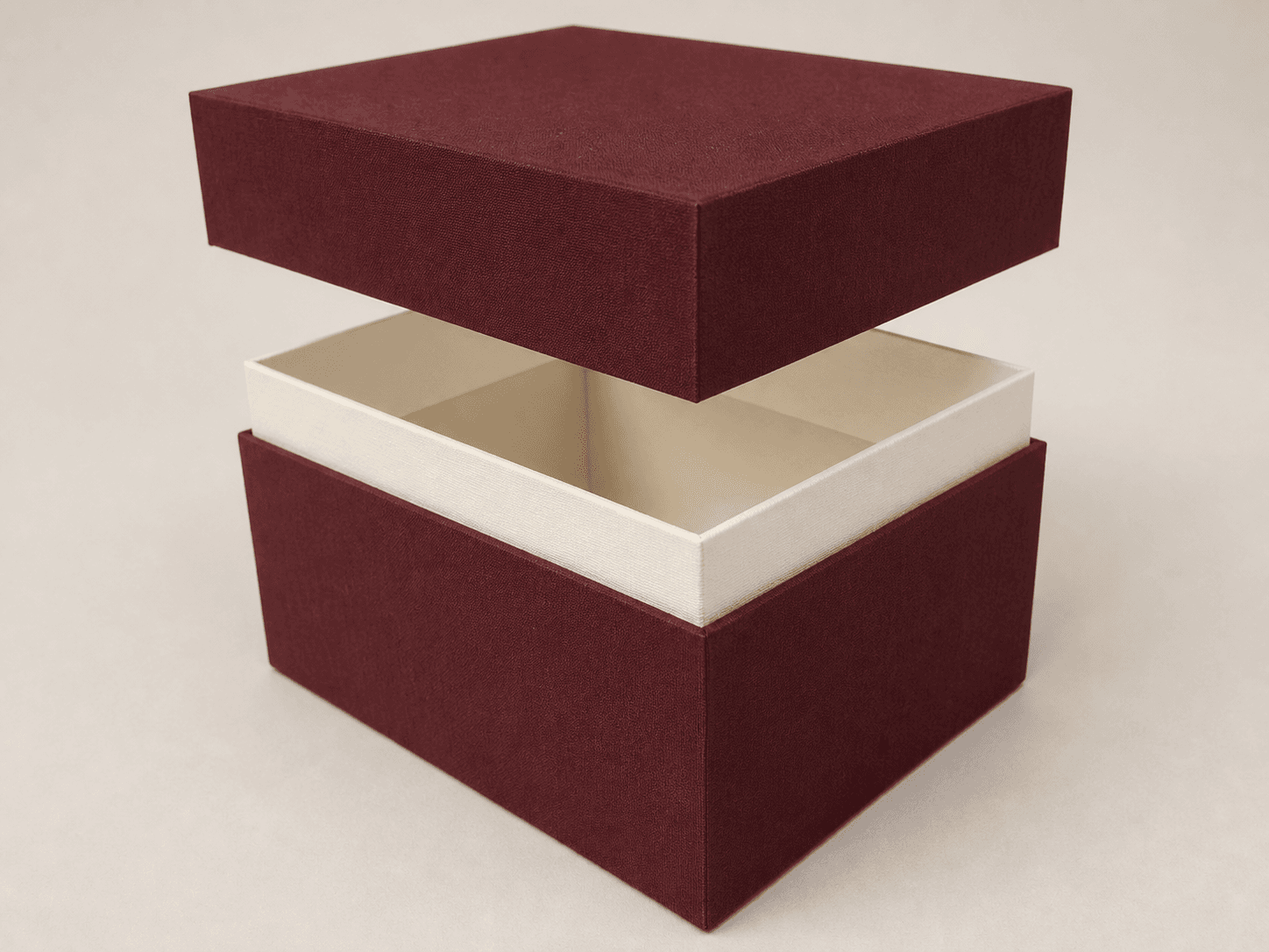 Shoulder-and-neck rigid box with a separate lid