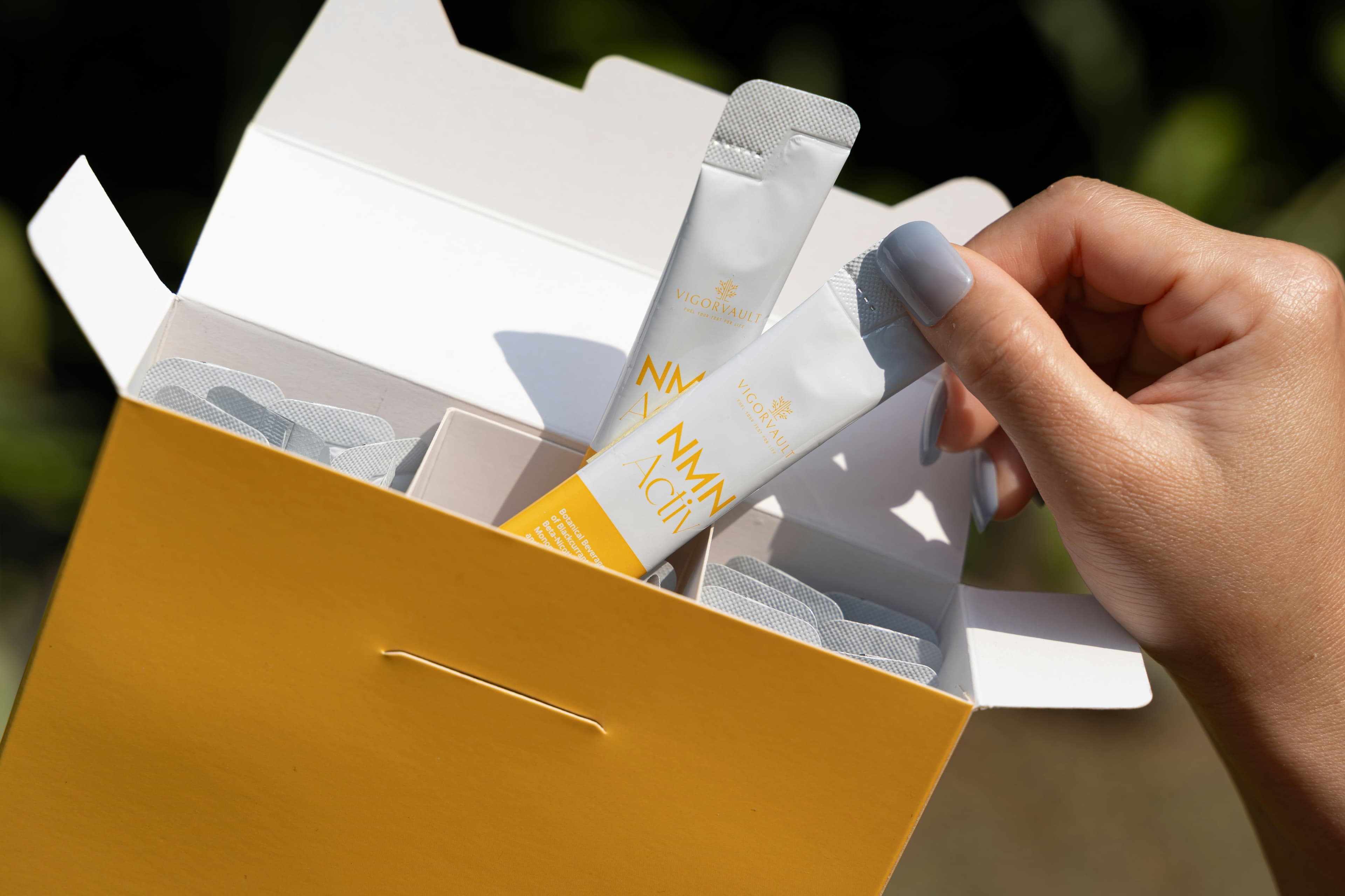 Open printed paperboard folding carton with tuck flaps, dividers, and retail sachets
